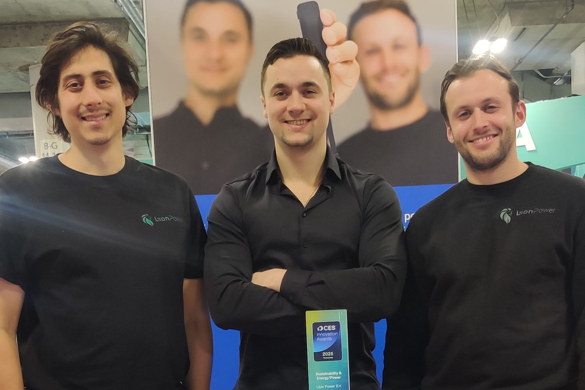 The Liion Power founders with the CES Innovation Award 2025 trophy